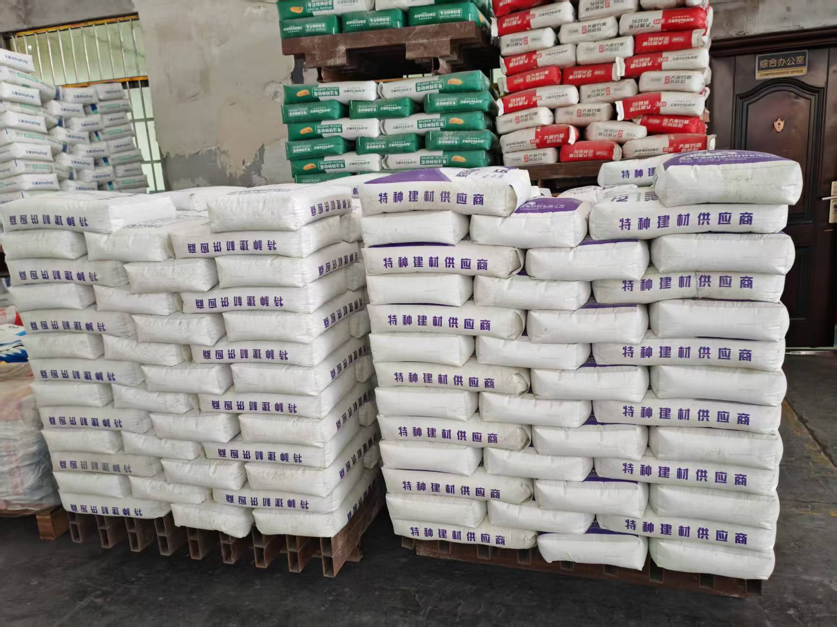 鸡冠拱顶带模注浆料