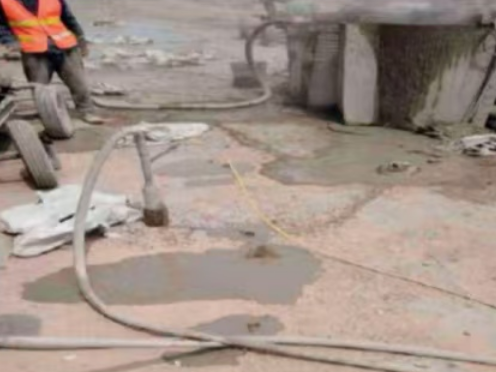 鸡冠水泥混凝土路面板底注浆技术 路面脱空注浆整治方案