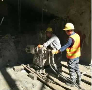 鸡冠水下抗分散灌浆料特点 水下不分散注浆料介绍